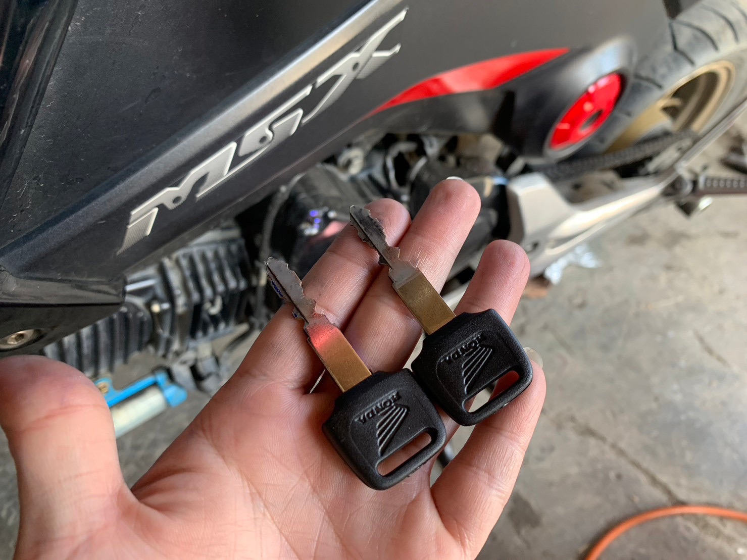 42 - https://ร้านกุญแจช่างเบิร์ดสายสี่.com | ร้านกุญแจช่างเบิร์ดสายสี่ รับทำกุญแจฝังชิพ รีโมท สมาร์ทคีย์ immobilizer รับทำกุญแจรถยนต์ รถมอเตอร์ไซค์ เปลี่ยนกรอบ เปลี่ยนถ่านรีโมท เปิดบ้าน เปิดรถ กุญแจหาย เราช่วยได้ 42 - https://ร้านกุญแจช่างเบิร์ดสายสี่.com | ร้านกุญแจช่างเบิร์ดสายสี่ รับทำกุญแจฝังชิพ รีโมท สมาร์ทคีย์ immobilizer รับทำกุญแจรถยนต์ รถมอเตอร์ไซค์ เปลี่ยนกรอบ เปลี่ยนถ่านรีโมท เปิดบ้าน เปิดรถ กุญแจหาย เราช่วยได้